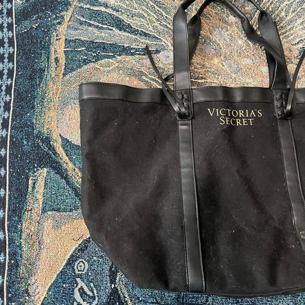 Victoria’s Secret Black & Gold Travel Tote Duffel Bag OSFA Travel Weekender Chic - Picture 2 of 9